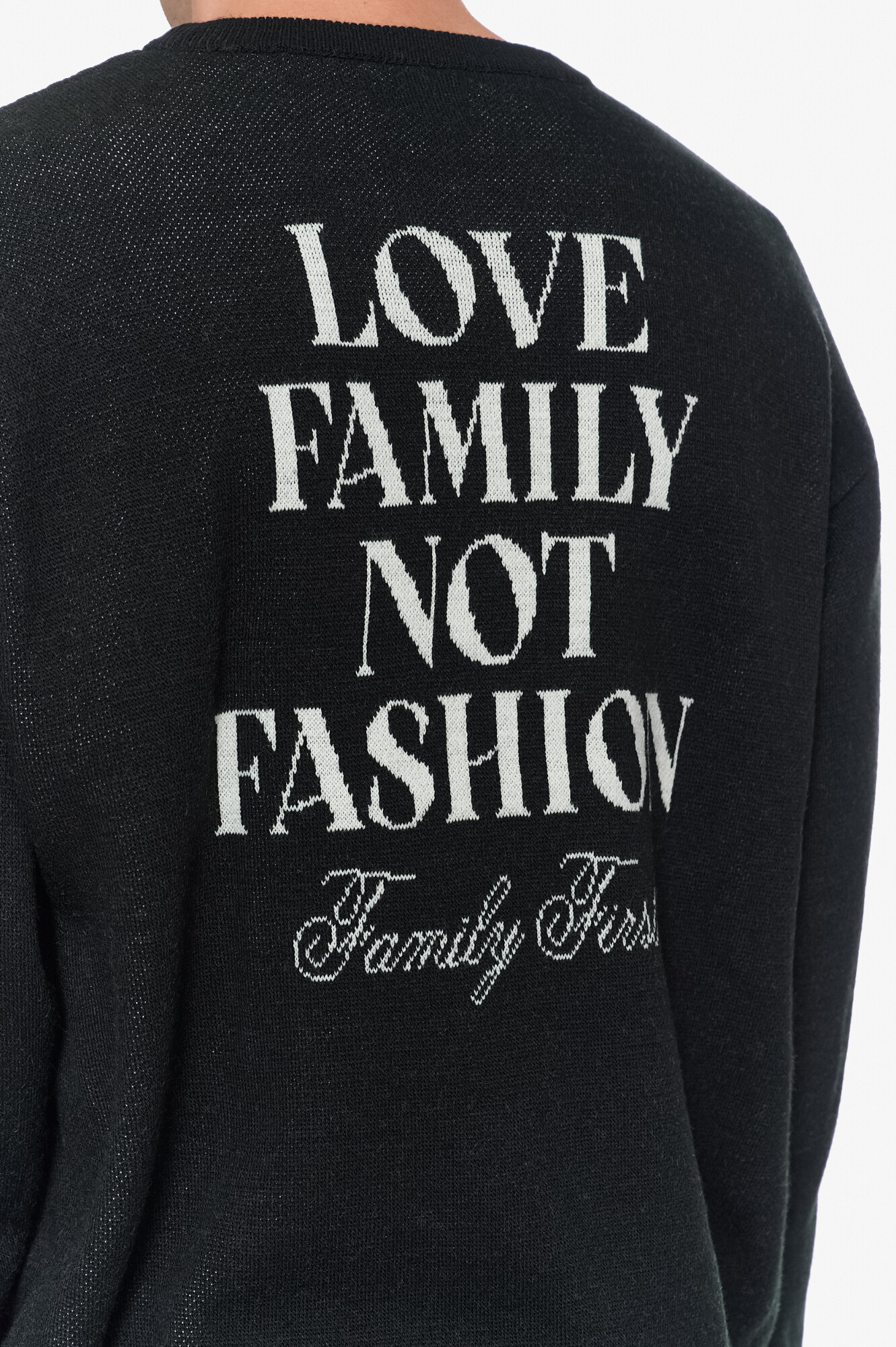 Family First Светр